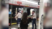杭州地铁2号线一玻璃门炸裂，地铁运营未受到影响