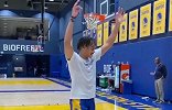 来到勇士自带投篮Buff！新秀乔丹普尔训练结束投进神仙球