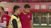 赛前冯卓毅与伊沃百场仪式 全场球迷高呼助威