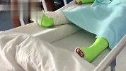 湖南一男童被反锁家中 撑伞跳下5楼全身多处骨折