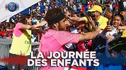 巴黎开放日：小球迷观战王子球场 内马尔卡瓦尼与小粉丝亲密接触