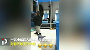 熊孩子闯入那不勒斯更衣室 怒闷大脚看傻灭球王