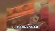 厦门一大车爆燃起火，男子救人未果火海外深深自责：个子很大我搬不动他！