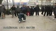 河北一老人罕见“滚爬”健身20年