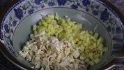 炖鸡肉时，切记别直接焯水，教你正确做法，鸡肉鲜香入味不腥不柴