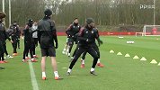 英超-1718赛季-曼联集训备战塞维利亚 博格巴回归参与合练-专题