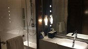 已婚男带有夫之妇去酒店开房 不久女方坠楼身亡