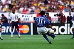 足球精灵横空出世！18年前今天小罗世界杯任意球吊射希曼