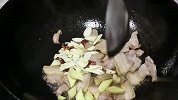 教你在家做干锅包菜，简单一做，开胃下饭很过瘾，一颗包菜不够吃