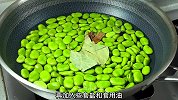 蚕豆不要总是炒着吃了，试试这个砂锅油焖蚕豆吧，做法简单又好吃