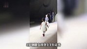 3岁钢腿女孩登上T台走秀，假肢上被妈妈镶嵌了满满的钻石，自信和勇敢让她闪闪发光