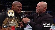 UFC-18年-科米尔笼内采访：莱斯纳带上你的WWE金腰带来八角笼找我-专题