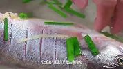 清蒸鲈鱼是先淋汁还是先泼油，很多人都没做对，大厨教你正确做法