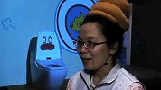 旅游--日本马桶展：让人体验被冲下马桶的感觉_clip