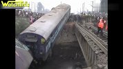 印度火车出轨数十人受伤