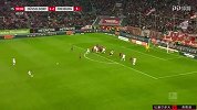 下半场补时第4分钟杜塞尔多夫球员泰克佩蒂射门 - 打偏
