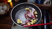 排骨炖土豆怎么做最好吃，像我这样做的排骨炖土豆最好吃