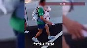男子抱婴儿跑全马？主办方：涉事男子已被强制退赛