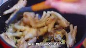 鸡爪这样做，软烂入味，入口即化，一盘不够吃