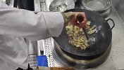这样炖羊肉不腥不膻，喝一口羊汤温补驱寒