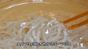 如果你在家想嗦粉了，可以试试这款炒土豆粉，大人孩子都爱吃
