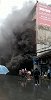 突发！广西贺州一5层楼房着火 明火从窗户喷出、滚滚黑烟遮路