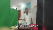 老中医指甲长把脉，在患者手上留印被索赔2000元，知情人回应