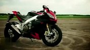 兰博基尼LP570-4对战Aprilia RSV4摩托车