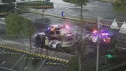 保时捷女司机出了车祸 心虚的她却跟交警玩起了“失踪”
