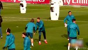 《体坛爆笑》-训练场变游乐场？梅罗领衔足坛球星花式训练耍宝