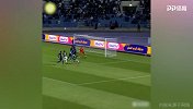 “脚气”解围？后卫超神反应门线解围 腿长就是好
