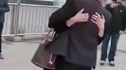 28岁患癌男子亲生母亲发声：自己也患肝癌 砸锅卖铁先救他