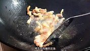 2块钱豆芽加1把粉条，简单一烧，出锅实在太香了，上桌瞬间就光盘