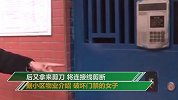 成都一女子徒手掰下小区单元门禁 为方便收快递和外卖