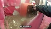为了追回六只鸡，警方查了1008个小时的监控，大爷哽咽感谢：这么点小事都放在心上