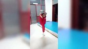 厉害！小女孩连续翻9个跟斗仅用7秒，全程后空翻双手不沾地