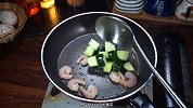 虾仁怎么做，营养又好吃的虾仁炒黄瓜，超级开胃