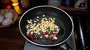 荷兰豆怎么炒好吃又简单，简单又好吃的荷兰豆炒玉米粒，清爽开胃