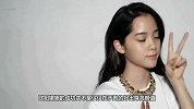 欧阳娜娜演绎复古胶片风 ，长发披肩摆出可爱pose