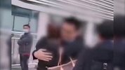 母亲割肝救28岁儿子发现非亲生 医院：经手医生退休 正叫回来