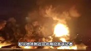 广东东莞一工厂深夜突发大火，现场火光冲天浓烟滚滚，有爆炸声传出