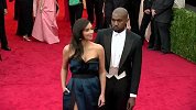 Kim Kardashian与Kanye West默契亮相