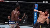 这一拳谁能扛得住？UFC选手一拳把对手打到吐血