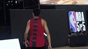 篮球-18年-德拉蒙德助阵NBA5V5上海总决赛 扣篮大赛全是黄种人也能飞-新闻
