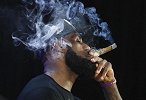 老詹抽雪茄霸气外露！杜兰特想知道如何拥有这种气质