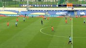 大连人右路短传渗透进攻 林良铭单打独斗门前怒射稍稍偏出