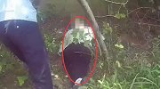 年近8旬老人身穿寿衣躺墓地 路人一看吓得赶紧报警