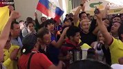 打起鼓来敲起锣 哥伦比亚球迷占领广场高歌助威
