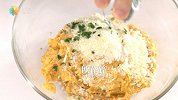 【日日煮】烹饪短片 - 西班牙辣肉肠酿蘑菇