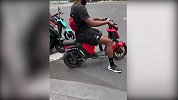 你车没了！网友偶遇哈登上海街头骑小电驴 被交警拦下后仍逆行